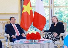 Prime Minister Pham Minh Chinh (L) and President of the French National Assembly Yaël Braun-Pivet in Paris on June 10. (Photo: VNA)