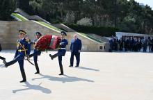 Belarusian President Aleksandr Lukashenko pays tribute to Azerbaijani martyrs