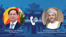 Minister of Foreign Affairs Bui Thanh Son talks over phone with his Omani counterpart Sayyid Badr bin Hamad bin Hamood Al Busaidi on June 22. (Photo: VNA)