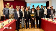 Members of the network of overseas Vietnamese nuclear energy experts (VietNuc) pose for a photo. (Photo: VNA)