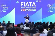 Prime Minister Pham Minh Chinh speaks at the 2025 FIATA World Congress in Hanoi on October 8. (Photo: VNA)