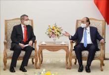 Prime Minister Nguyen Xuan Phuc hosts a reception for Austrian Ambassador to Vietnam Thomas Schuller-Gotzburg. (Photo: VNA)