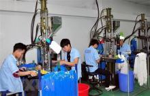 Producing earphone components at JEP Company in Kim Dong Industrial Park, Hung Yen province (Photo: VNA)