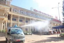 Military forces spray disinfectant at the Gia Lai General Hospital (Photo: VNA)