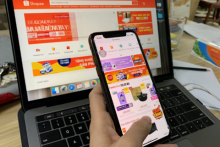Vietnam's e-commerce market value will increase by more than 30 percent this year, exceeding 15 billion USD and reach 52 billion USD by 2025. (Photo: congthuong.vn)