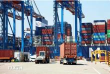 A container truck transporting import-export goods operates at Gemalink International Port, Phu My township, Ba Ria-Vung Tau province. (Photo: VNA)