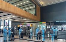 Vietnamese citizens return home from abroad (Photo: VNA)