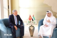 Deputy PM Nguyen Hoa Binh meets with Ahmed Jasim Al Zaabi, Chairman of the Abu Dhabi Global Market, on September 23. (Photo: VNA)
