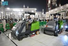 Grand Mosque Gleams During Last Ten Days of Ramadan with Doubled Cleaning Efforts