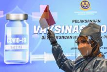 Vaccination activity. ANTARA Foto