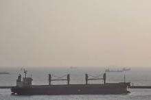 The sailors are still on the vessel and have not carried out procedures to enter Vietnam. (Photo: PLO)
