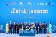 At the signing ceremony. (Photo: VNA)