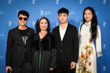 Pham Ngoc Lan (first, left) and the actors in Cu Li Khong Bao Gio Khoc. (Photo courtesy of www.berlinale.de)