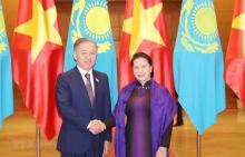 Chairwoman of the National Assembly Nguyen Thi Kim Ngan (R) and Chairman of the Mazhilis (lower house) of the Parliament of Kazakhstan Nurlan Nigmatulin at the welcome ceremony on November 14 (Photo: VNA)