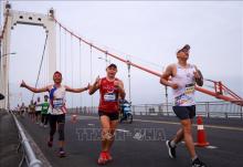 Runners participate in the Danang International Marathon 2024 (Photo: VNA)