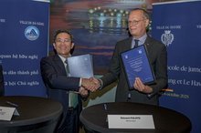 Vietnamese, French port cities set up cooperative, friendly ties