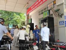 Retail petrol prices rise from 3.30 pm on November 26 following the latest review by the Ministry of Industry and Trade and the Ministry of Finance. (Photo: VNA)