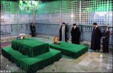 Leader visits mausoleum of Imam Khomeini