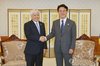 PM Kim meets Vietnamese politician