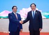 PM Pham Minh Chinh (L) and his Lao counterpart Sonexay Siphandone. (Photo: VNA)